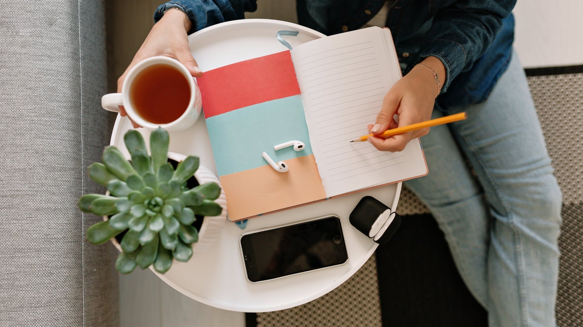 “Minimalist Living: 7 Smart Habits for a Simpler, Happier Life”