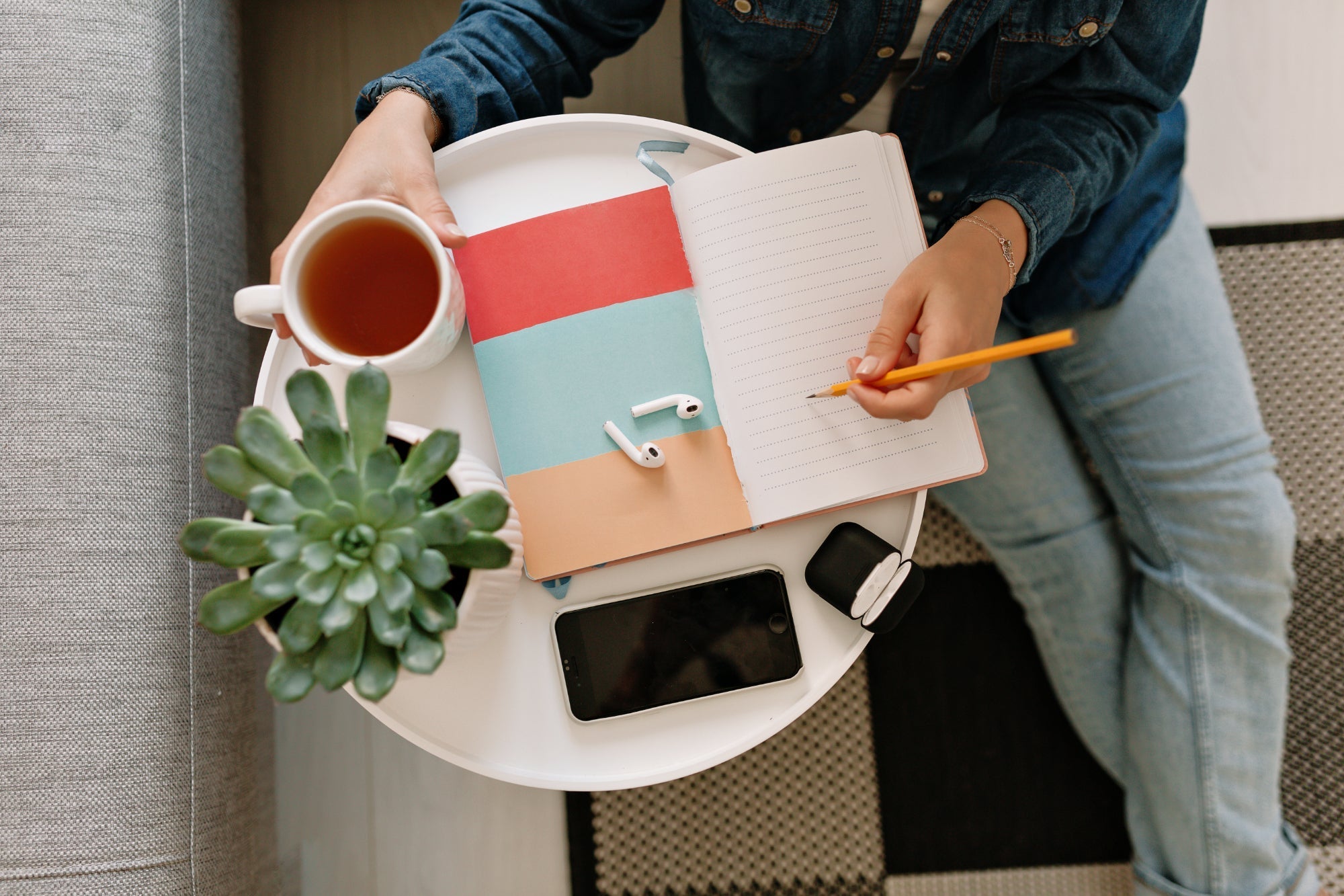 “Minimalist Living: 7 Smart Habits for a Simpler, Happier Life”